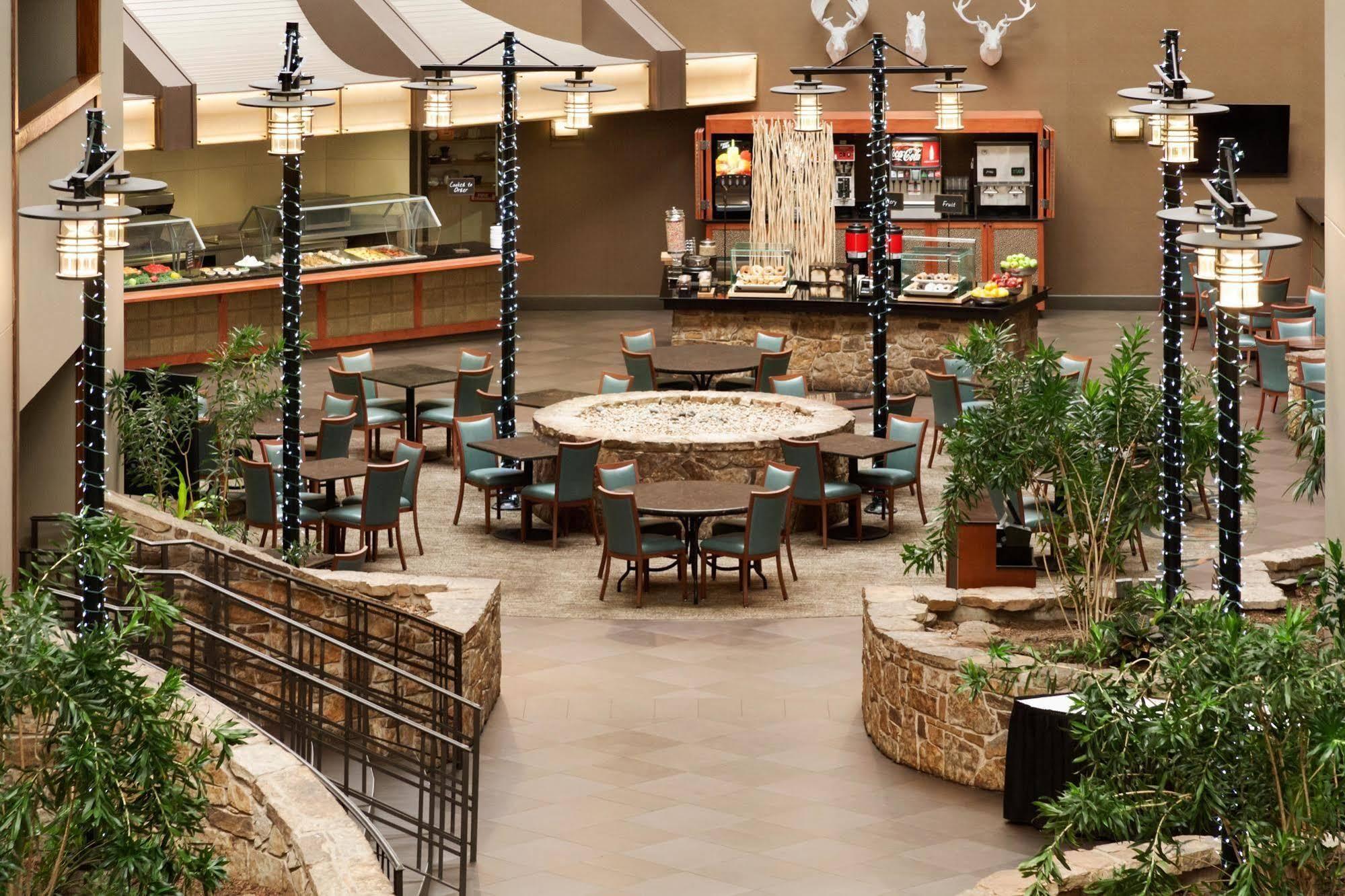 Embassy Suites By Hilton Oklahoma City Will Rogers Airport Dış mekan fotoğraf