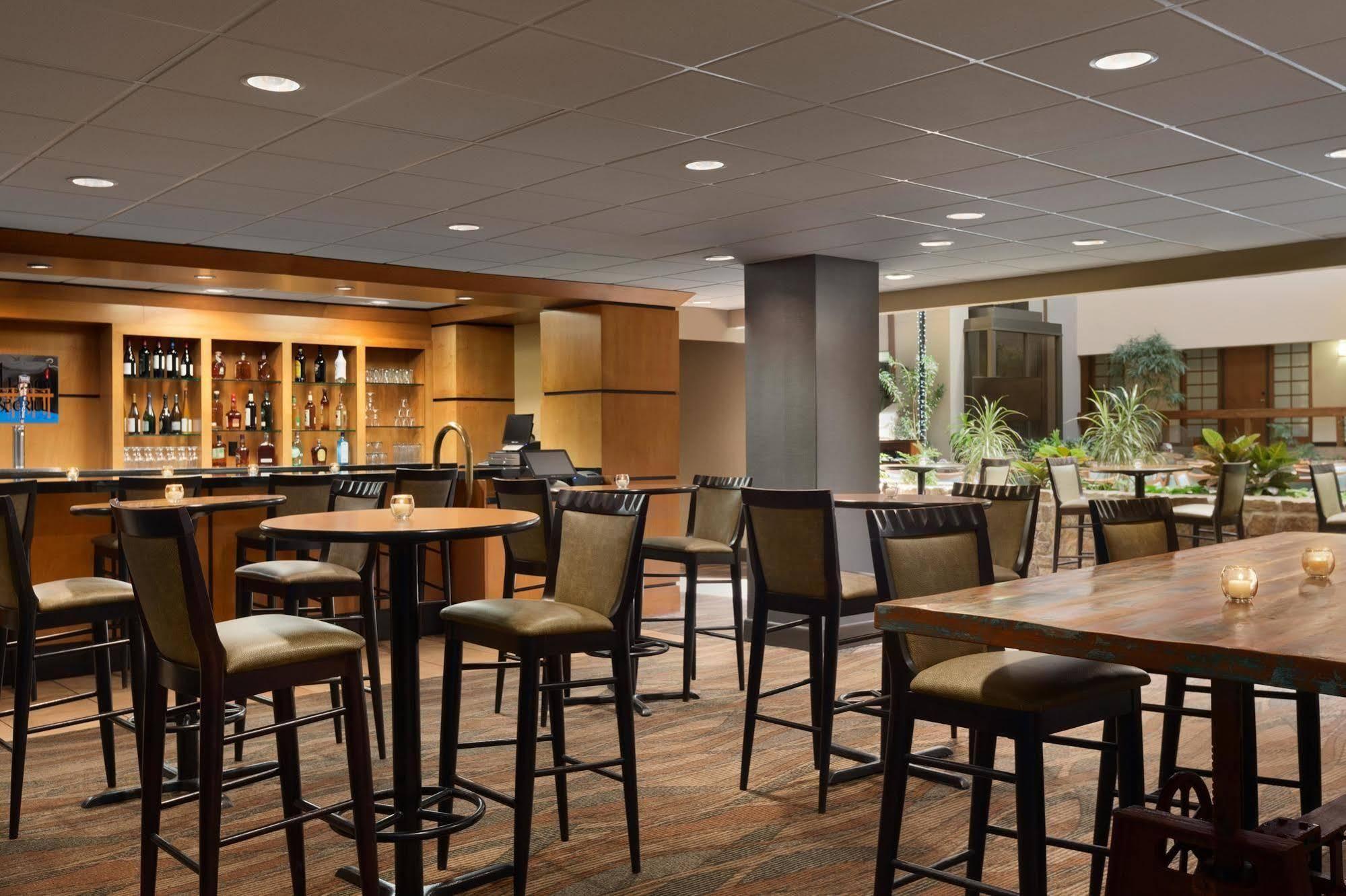 Embassy Suites By Hilton Oklahoma City Will Rogers Airport Dış mekan fotoğraf