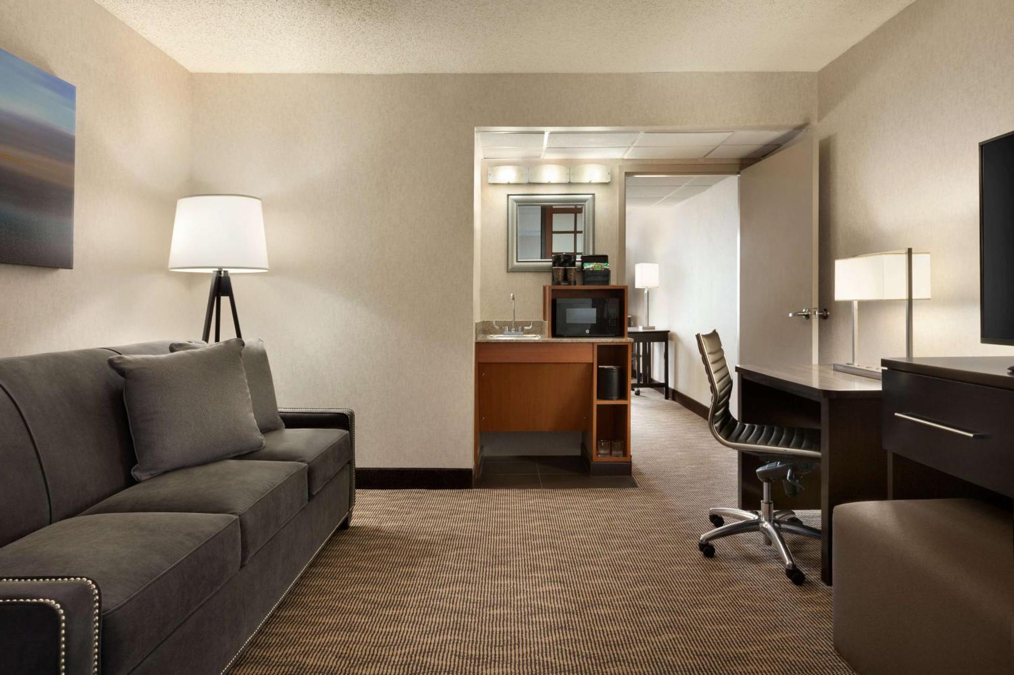 Embassy Suites By Hilton Oklahoma City Will Rogers Airport Dış mekan fotoğraf