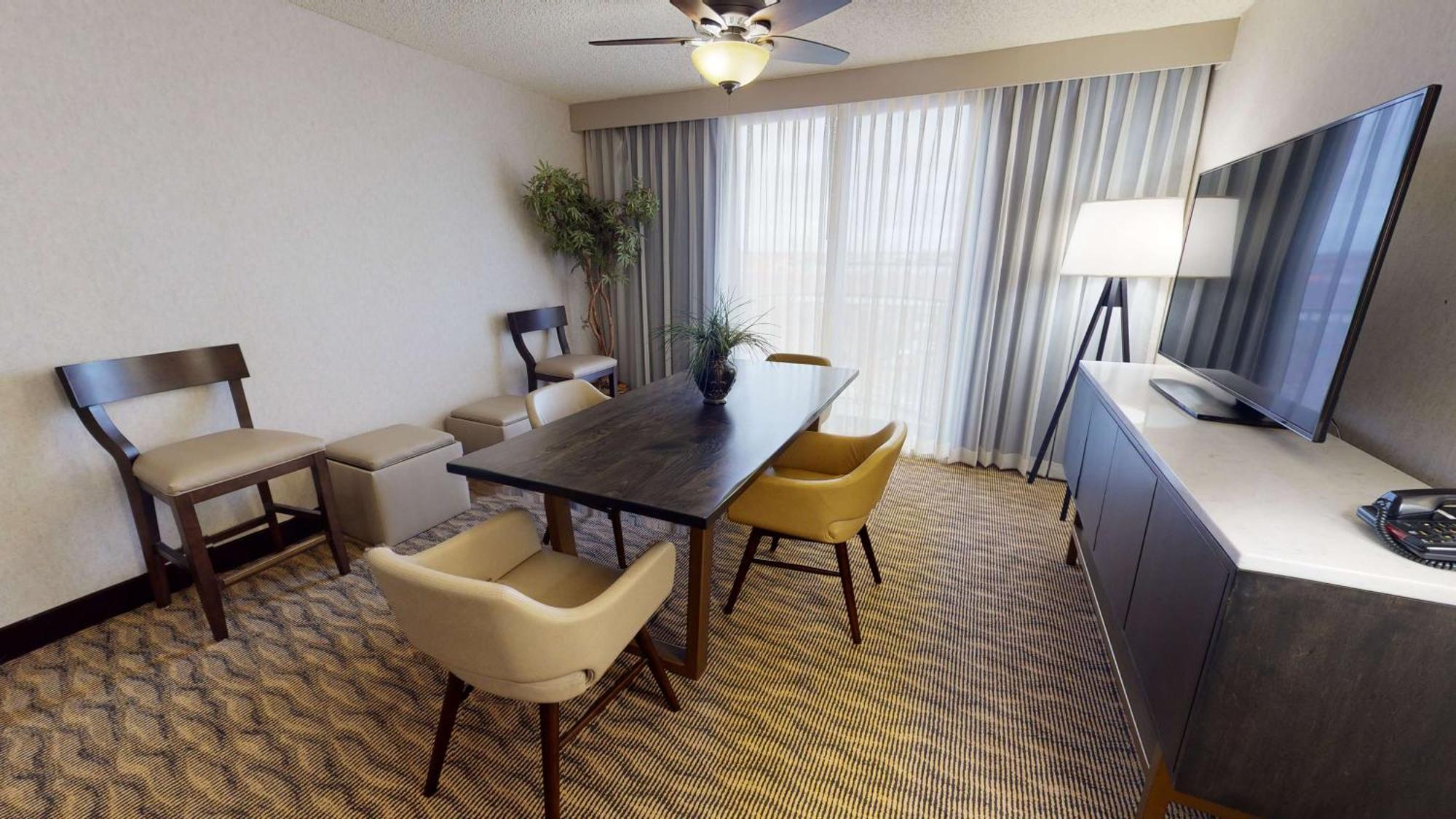 Embassy Suites By Hilton Oklahoma City Will Rogers Airport Dış mekan fotoğraf