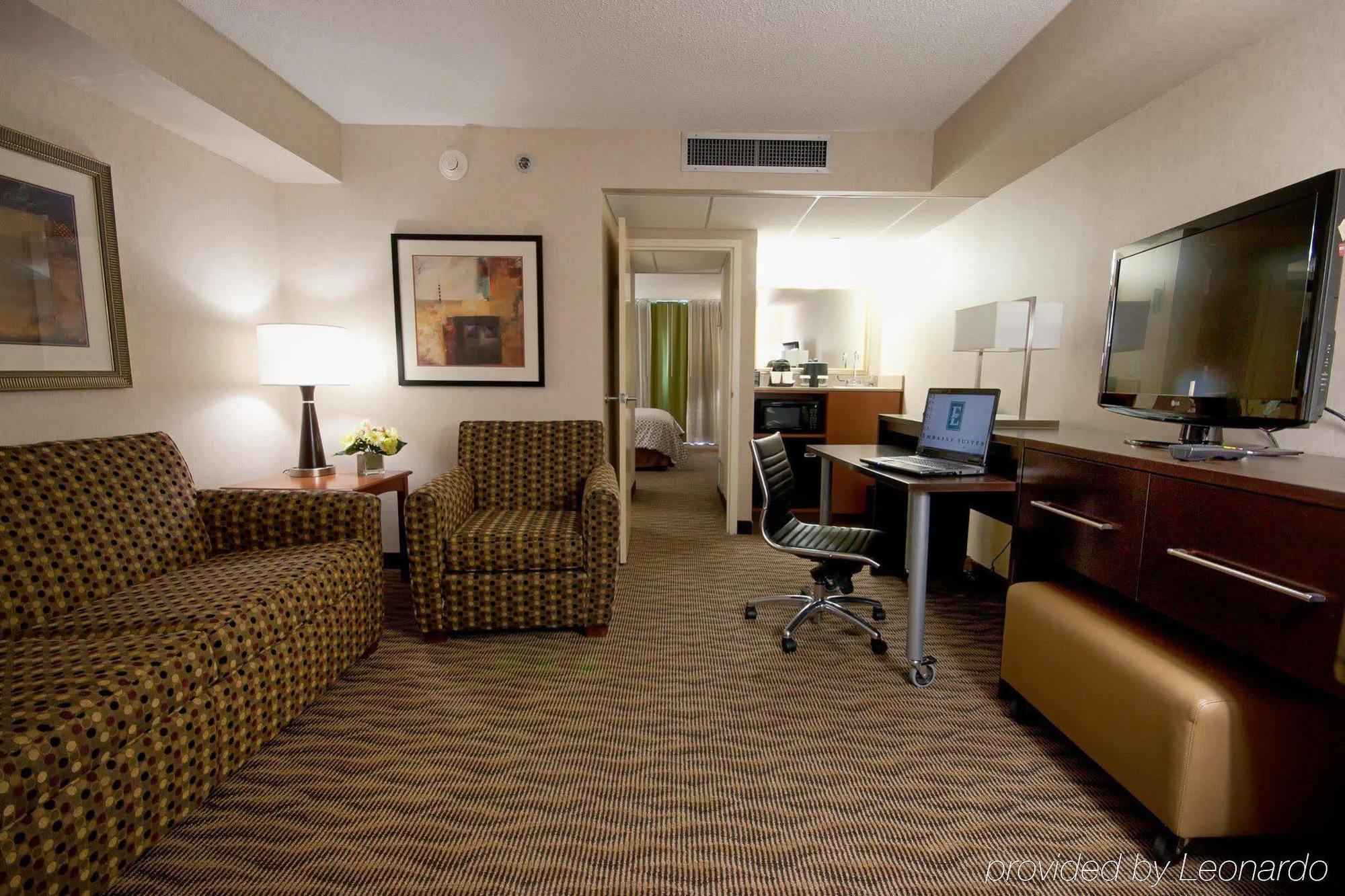 Embassy Suites By Hilton Oklahoma City Will Rogers Airport Dış mekan fotoğraf