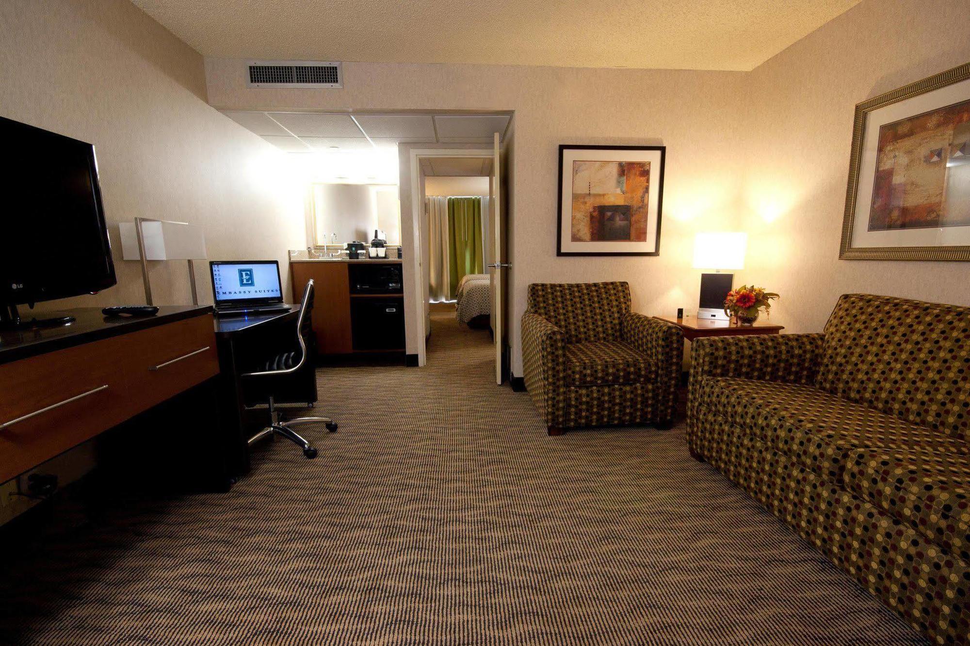 Embassy Suites By Hilton Oklahoma City Will Rogers Airport Dış mekan fotoğraf